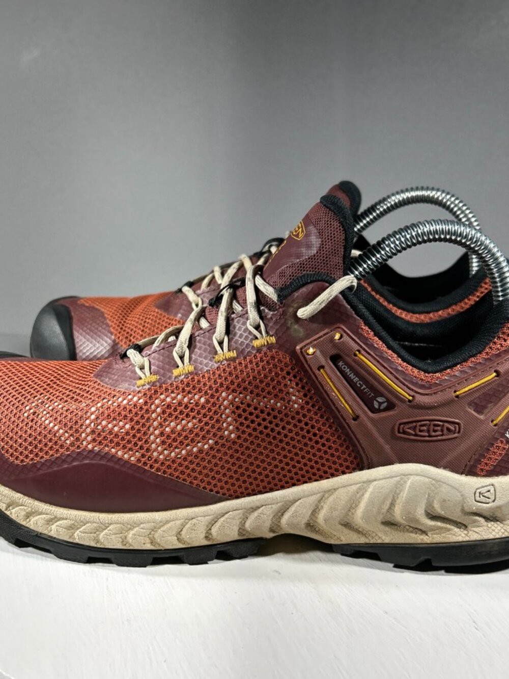 KEEN NXIS Womens Hiking Shoes Size 8.5 Brown Waterproof Sneakers Camping Trail